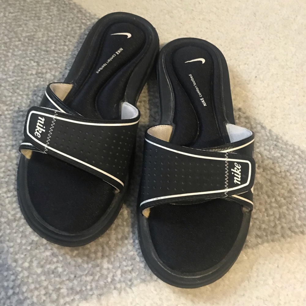 Nike Womens Velcro Comfort Sandals - 6M